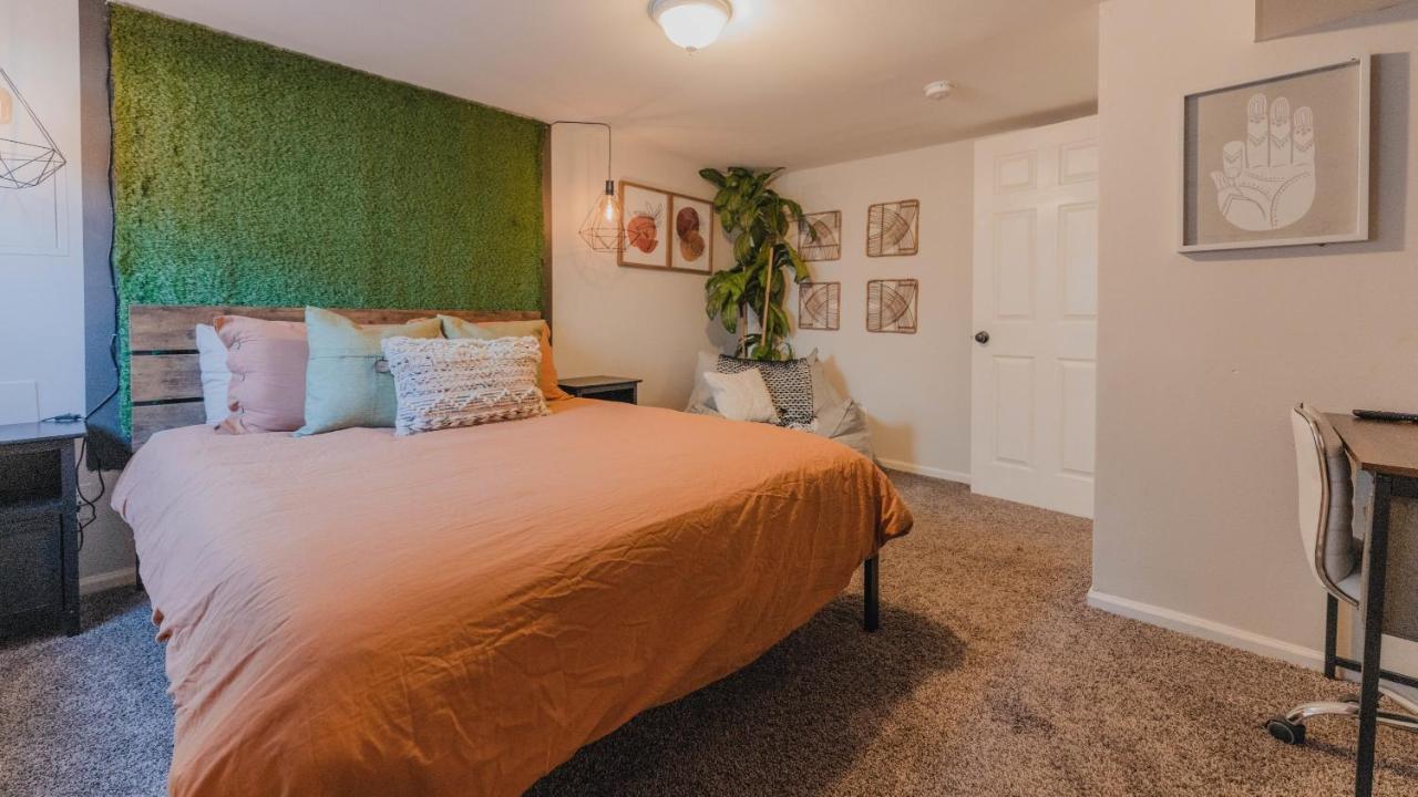 Zen Out In The Comfiest Two Bedroom Zen Den By Sloan's Lake, Holiday home